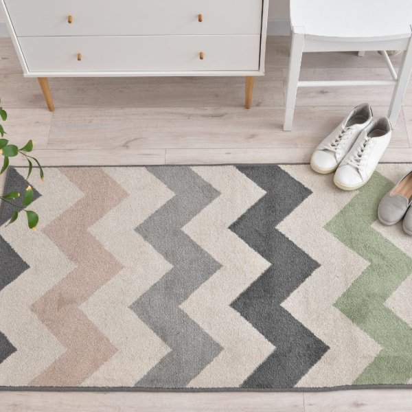 Area rug with Chevron pattern